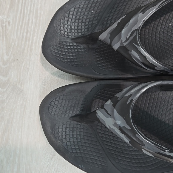 Oofos Women Oolala Thong T Strap Camo Flip Flops Sandals Slide Shoes Sz 9 - Picture 6 of 14